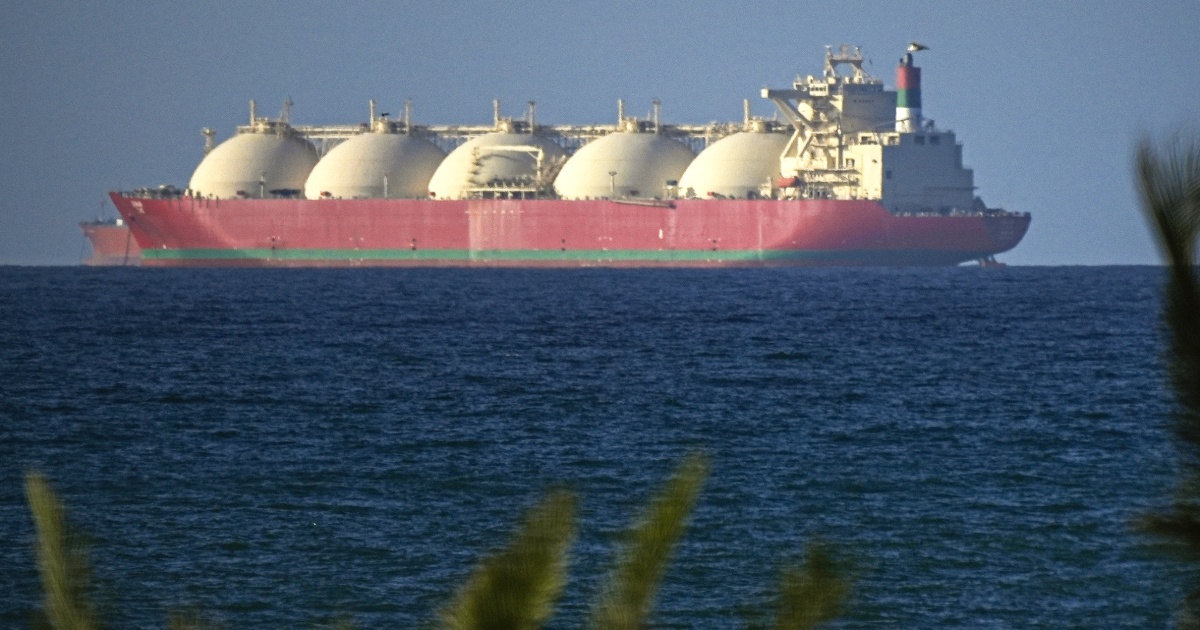 El tráfico marítimo en el Estrecho de Ormuz está prácticamente paralizado a pesar del alto el fuego en Irán