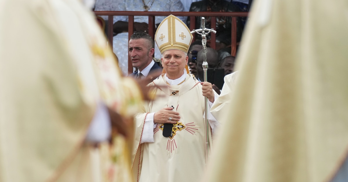 El Papa León XIV fue recibido por una multitud de 120.000 personas en Camerún mientras aborda la distribución desigual de la riqueza.