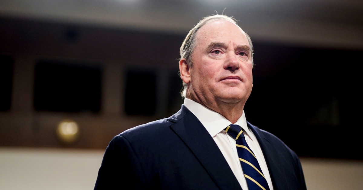 El secretario de Marina, John Phelan, deja la administración durante la guerra de Irán