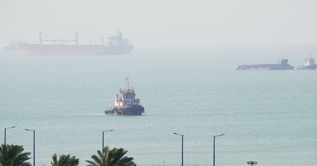 260501-iran-strait-hormuz-mn-1250-3978a1.jpg