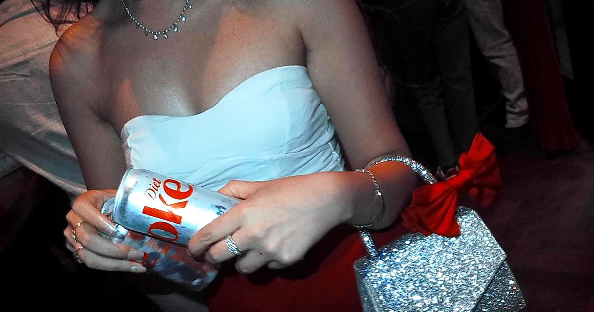 Las fiestas de Coca-Cola Light están de moda en la India debido a la escasez de latas de aluminio