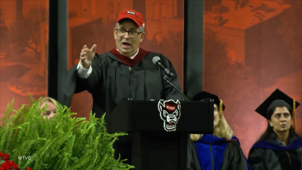 MIRAR: El orador de graduación pagará los préstamos estudiantiles de los estudiantes de último año de NC State