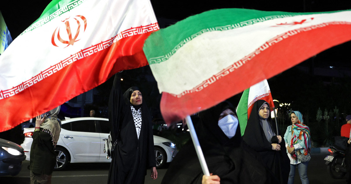 Trump advierte a Irán que “el tiempo se acaba” mientras nuevos ataques con aviones no tripulados golpean a los Emiratos Árabes Unidos y Arabia Saudita