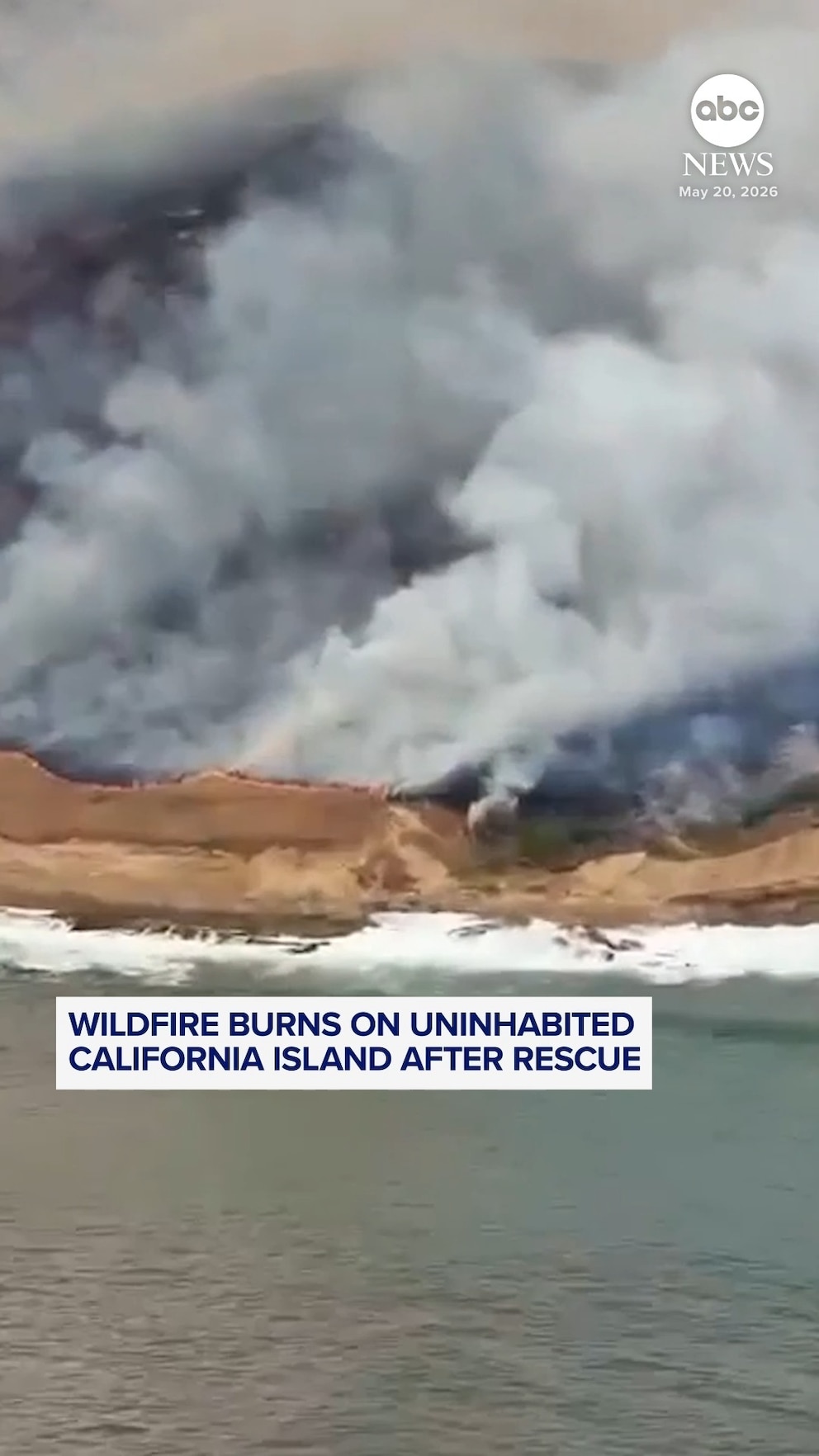 MIRAR: Un incendio forestal arde en una isla deshabitada de California después del rescate