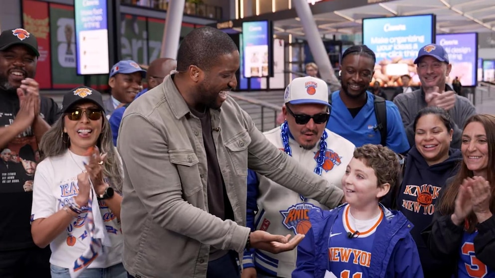 MIRAR: Fanático de los Knicks sorprendido con entradas para el Juego 2