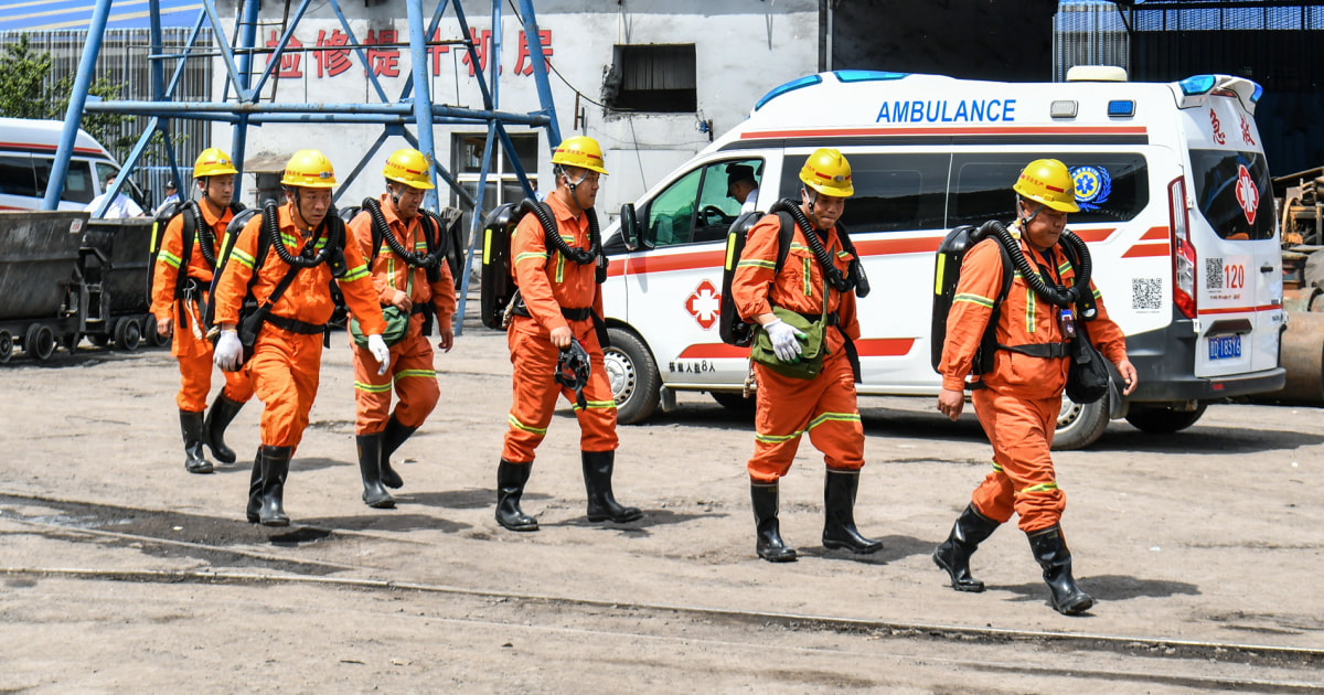 Las autoridades investigan fallos de seguridad tras la explosión de una mina de carbón en China que mató al menos a 82 personas