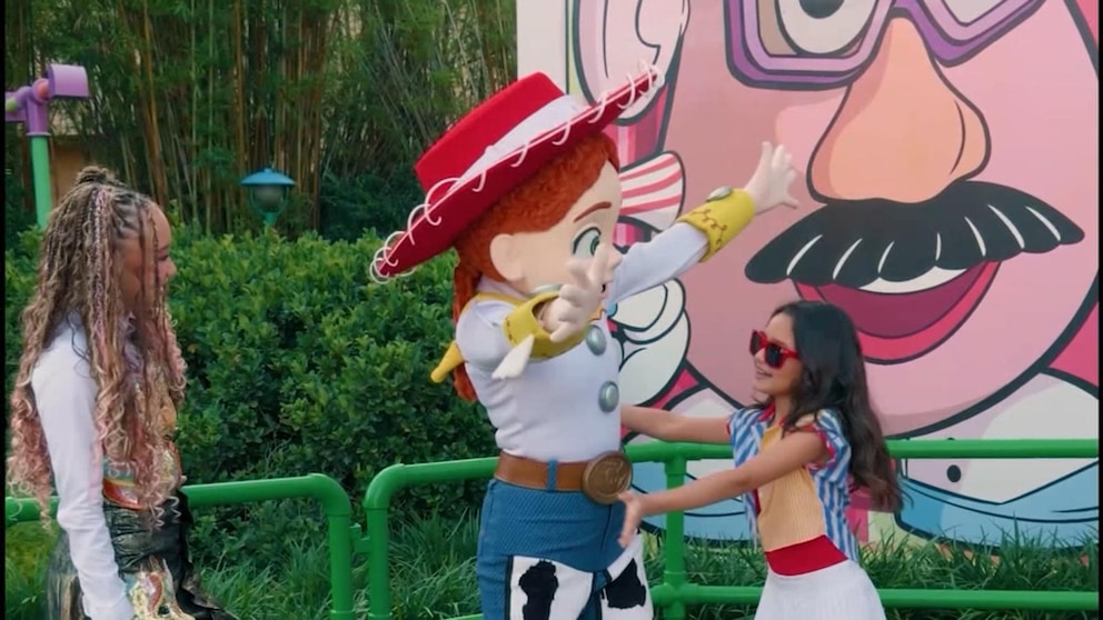MIRAR: Las estrellas de ‘Toy Story 5’ se unen al ‘Cool Kids Summer’ de Disney
