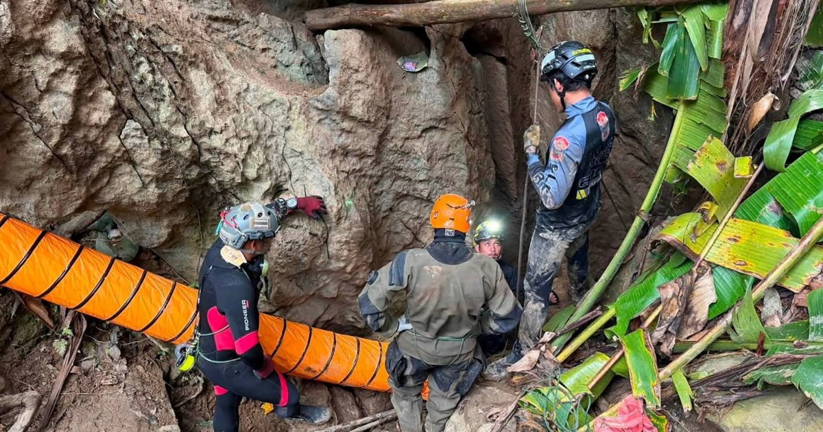 Cinco aldeanos atrapados en una cueva inundada durante más de una semana fueron encontrados con vida en Laos, dicen los rescatistas