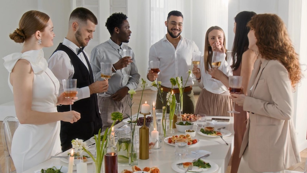 MIRAR: ¿Bienvenidos los intrusos en bodas? Las parejas invitan a extraños a salir