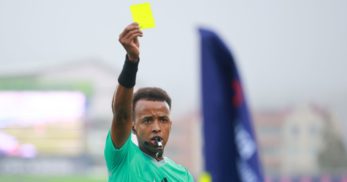 Árbitro al que se le prohibió entrar a EE.UU. para el Mundial recibe bienvenida de héroe en Somalia