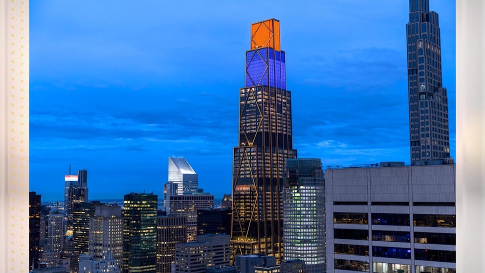 MIRAR: Chase ilumina Nueva York para las Finales de la NBA