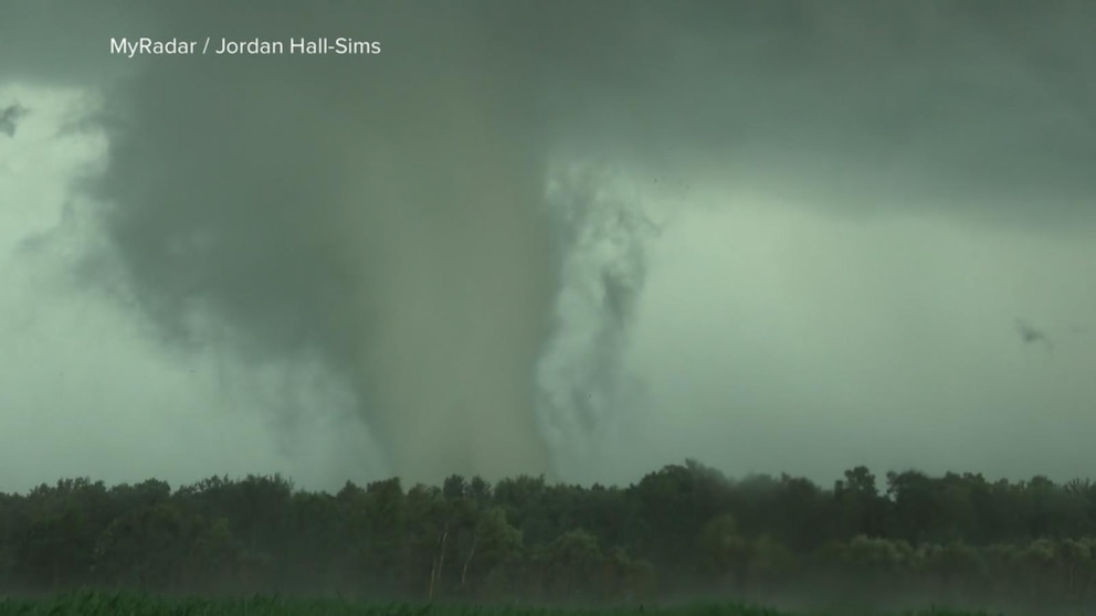 MIRAR: Tormentas severas en el noreste después de un brote de tornado mortal en el medio oeste