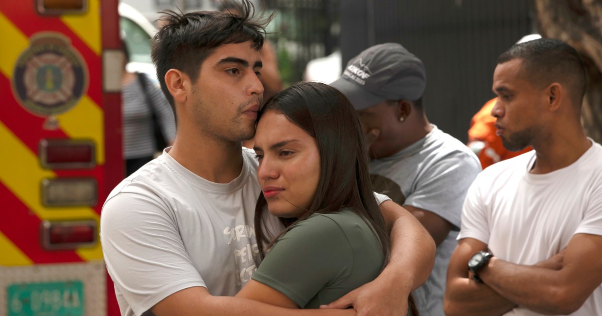 Venezolanos buscan entre los escombros mientras aumenta el número de muertos por el terremoto