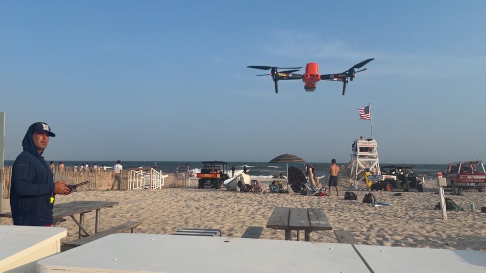MIRAR: Nuevos drones para buscar tiburones en las playas de la costa este