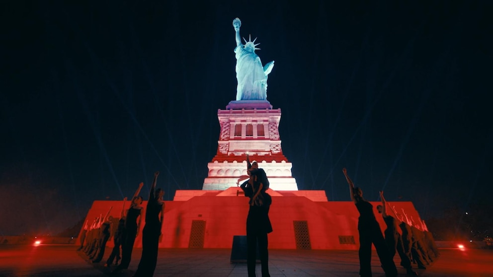 MIRAR: Liberty Lights celebra el 250 cumpleaños de Estados Unidos a través de láseres, luces, música y danza