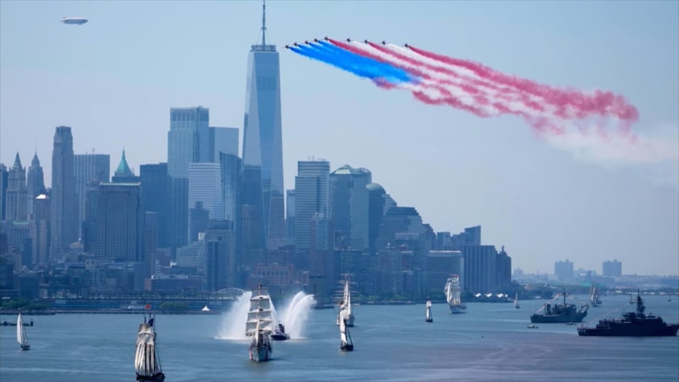 MIRAR: Barcos de todo el mundo participan en el Tall Ships Parade en el río Hudson