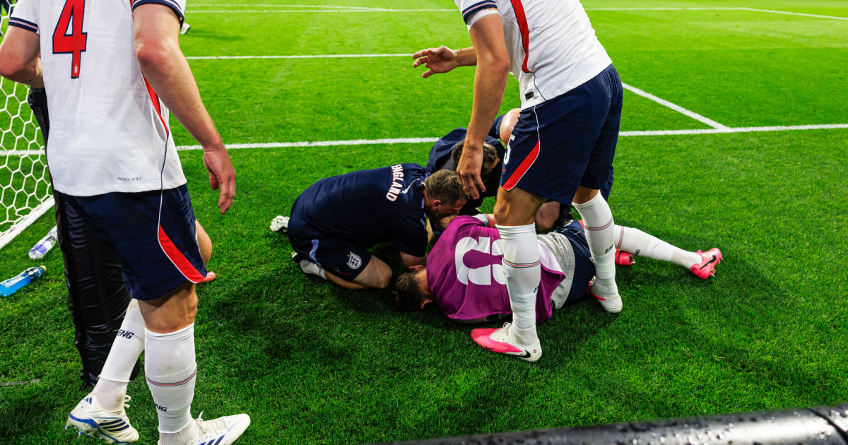 El inglés Jordan Henderson sufre una grave lesión durante la celebración del ‘Wonderwall’ tras la victoria en el Mundial