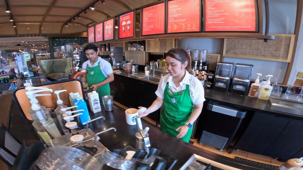 MIRAR: Starbucks dice que pagará a sus baristas para crear TikToks
