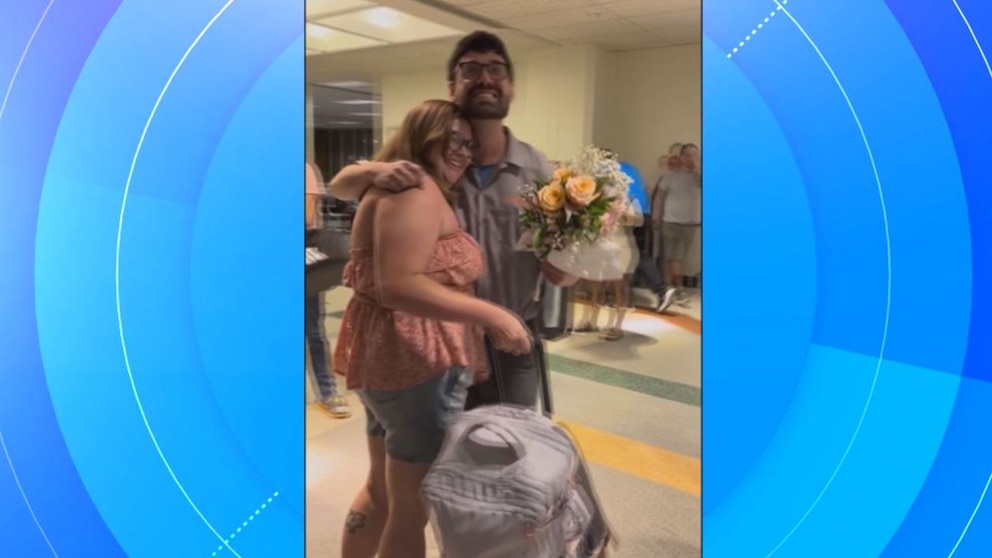MIRAR: Internet ayuda a crear una conexión romántica en el aeropuerto