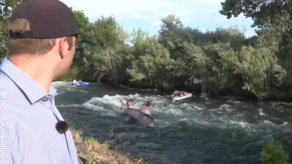 MIRAR: El rescate en barco se desarrolla mientras una periodista registra su historia