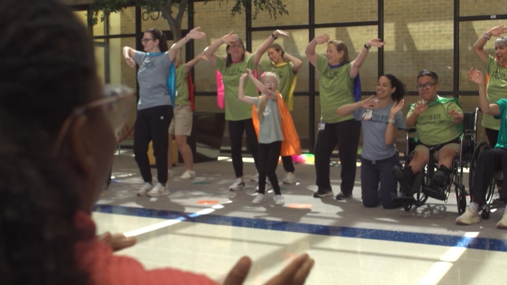 MIRA: Campamento de danza terapéutica para ayudar a niños con dificultades de movilidad