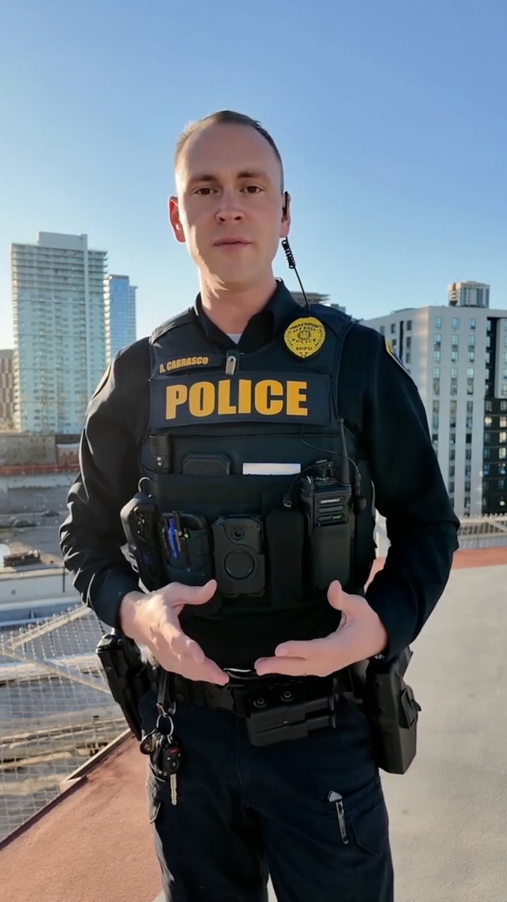 MIRAR: La policía publica un video advirtiendo a los residentes sobre el juego de ‘asesinos mayores’ en la escuela secundaria