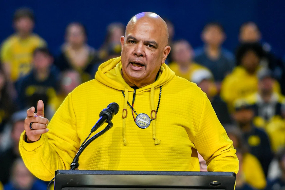 El futuro de Warde Manuel como AD de Michigan es incierto tras la saga de Sherrone Moore: fuentes