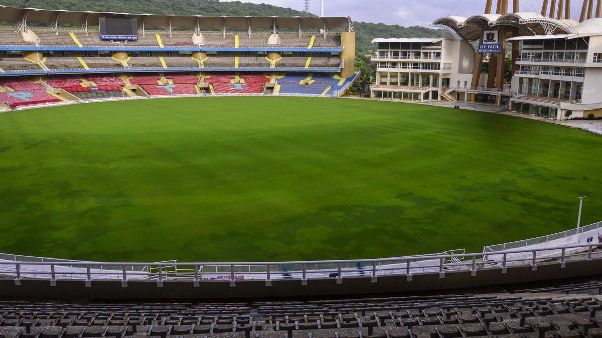 2_D_Y_Patil_stadium.jpg