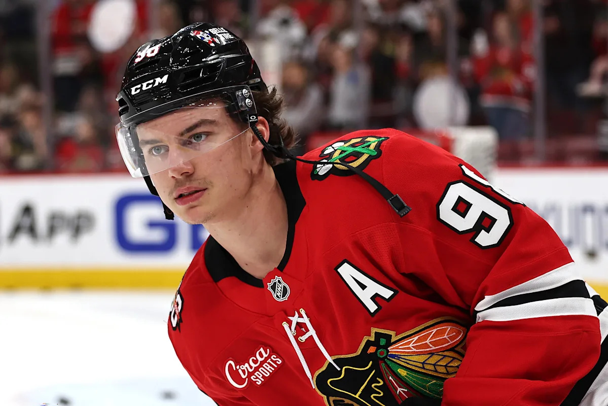Los Blackhawks convierten a Connor Bedard en el tercer jugador de la NHL mejor pagado por salario anual promedio con un contrato de 5 años por valor de 75 millones de dólares.
