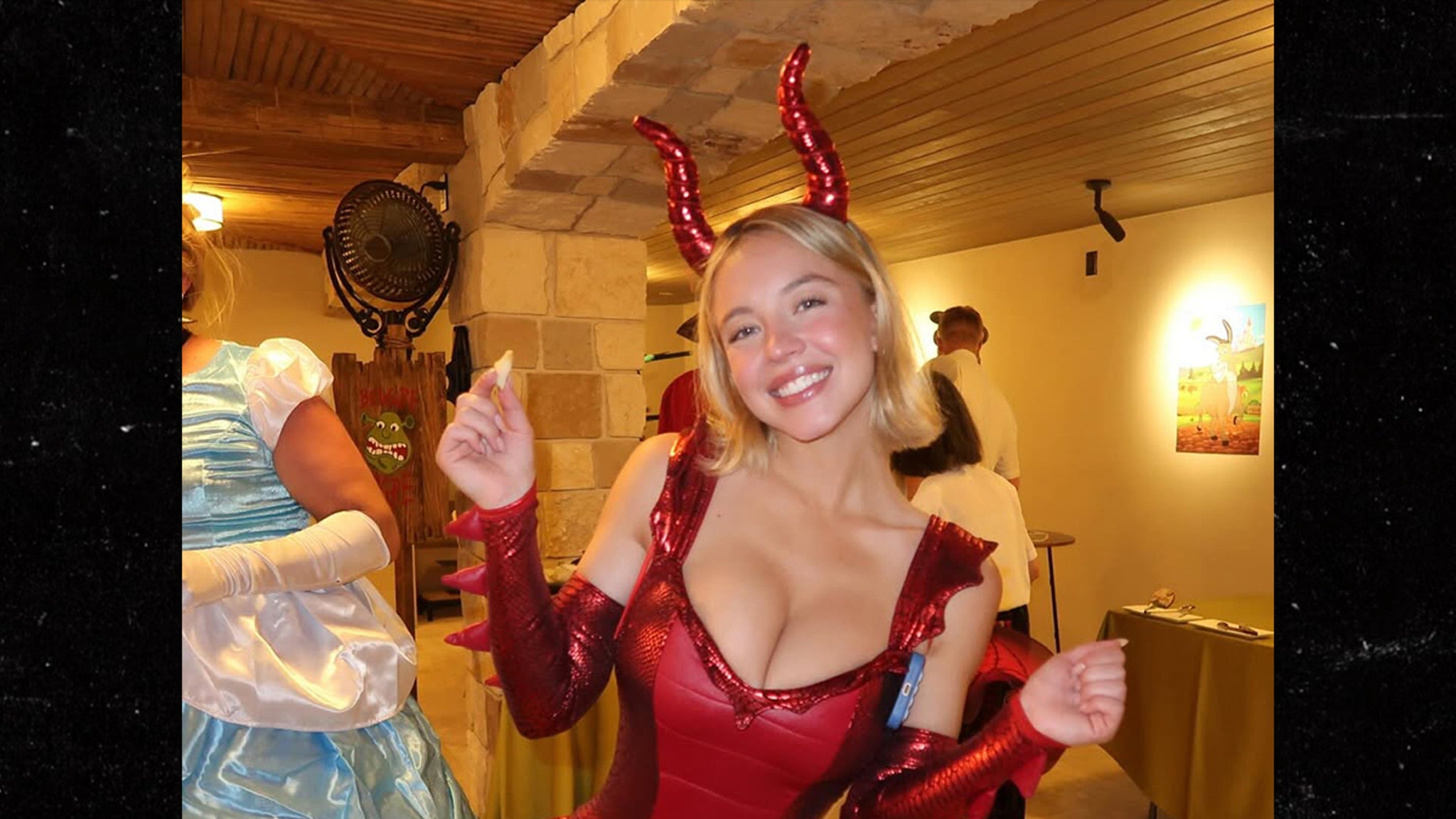 Sydney Sweeney se viste como una versión sexy del dragón de las películas de ‘Shrek’