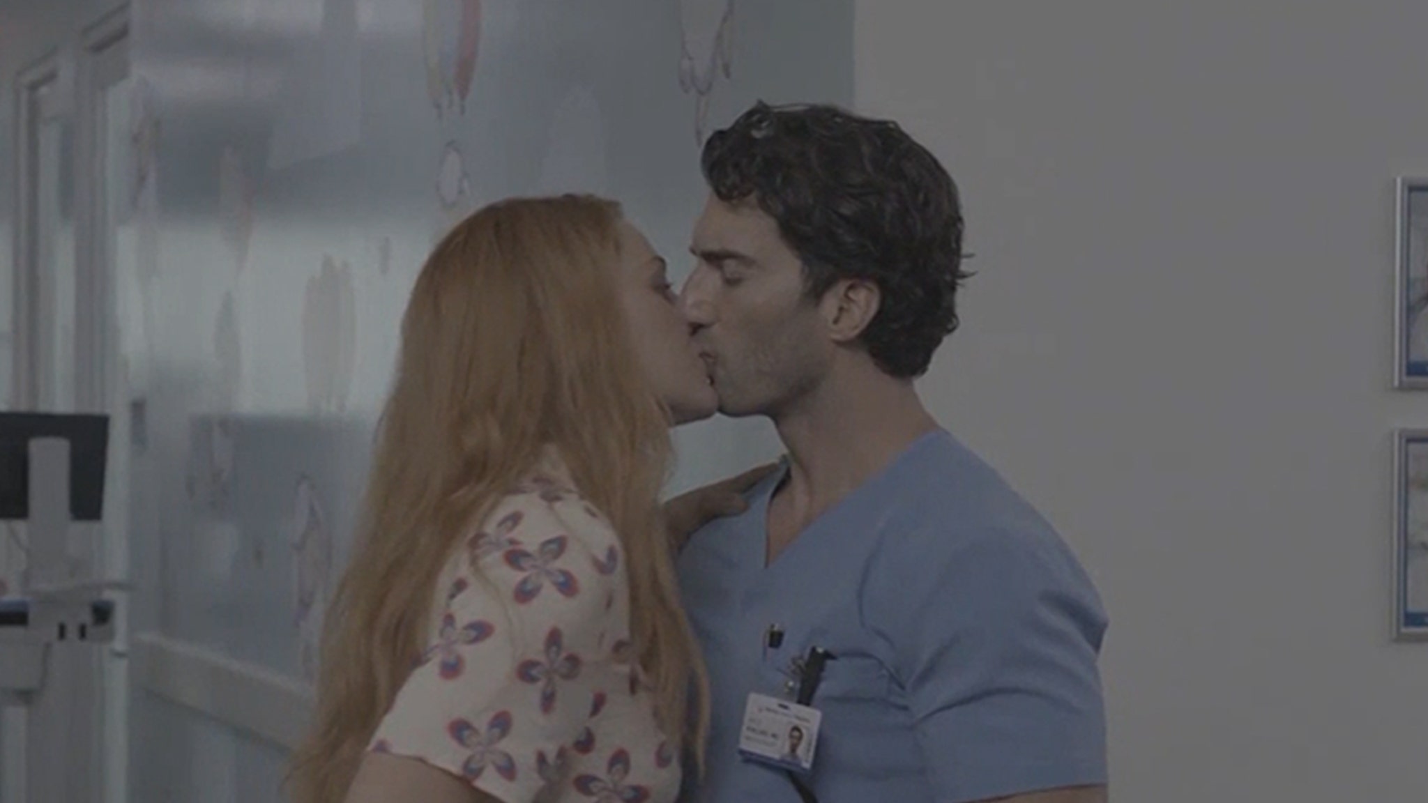 Justin Baldoni afirma que Blake Lively lo besó improvisadamente y quiere que se desestime la demanda