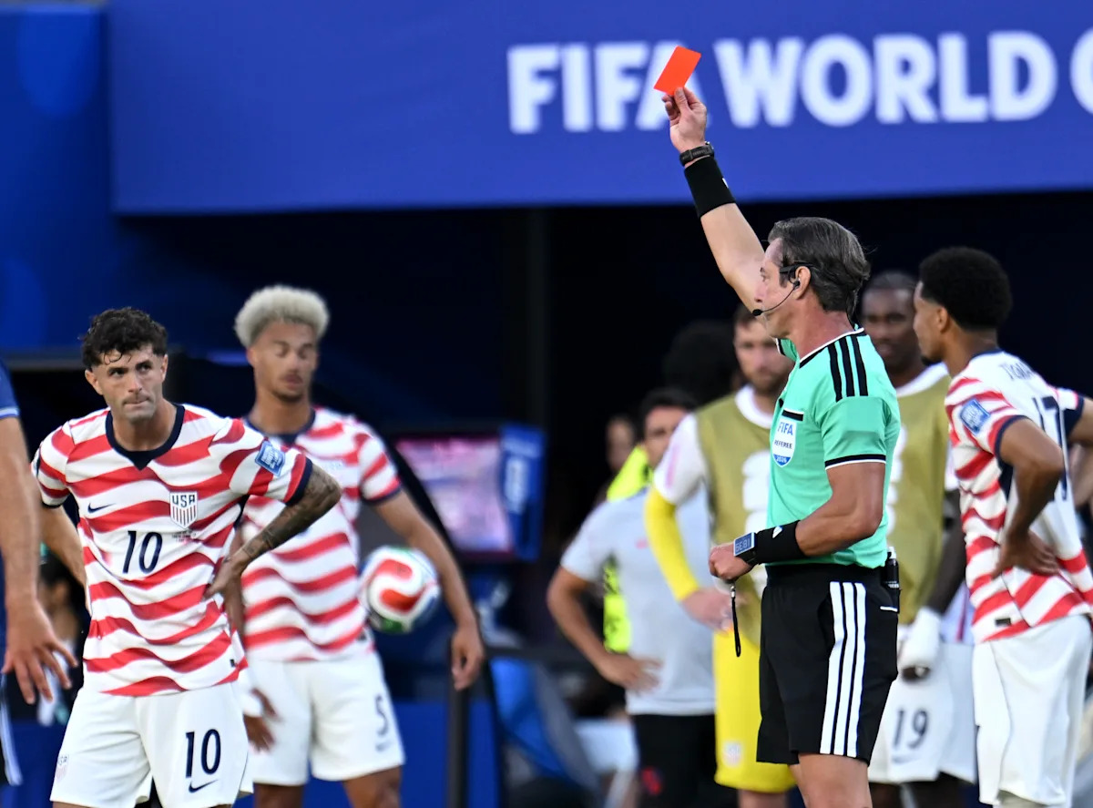 El Comité Disciplinario de la FIFA multa a Folarin Balogun del USMNT con 40.000 dólares y defiende el aplazamiento de un año de la suspensión por tarjeta roja