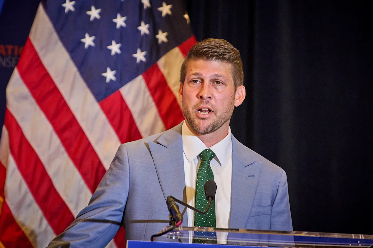 El Fiscal General de Florida pide a la NFL que suspenda la regla Rooney, citando “discriminación”