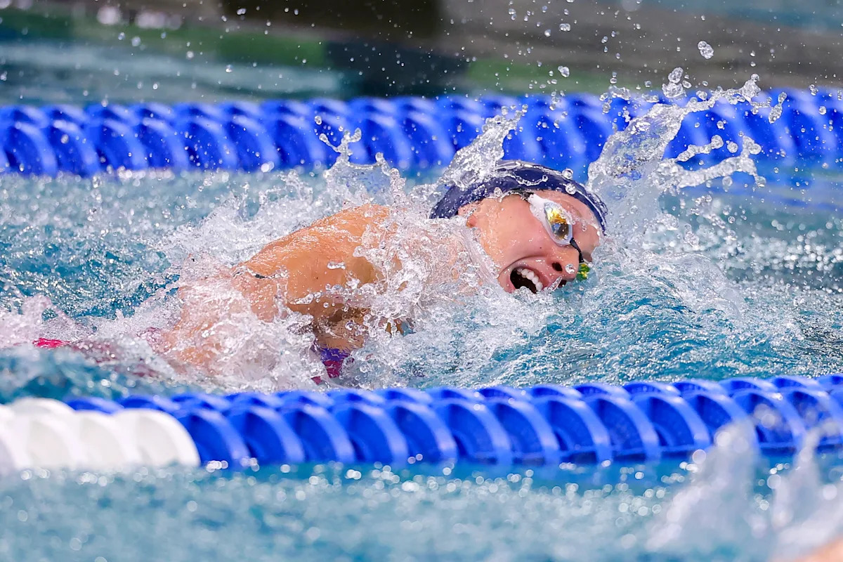 Virginia comienza bien y gana 2 de 3 eventos en la noche inaugural del Campeonato de Natación Femenina de la NCAA