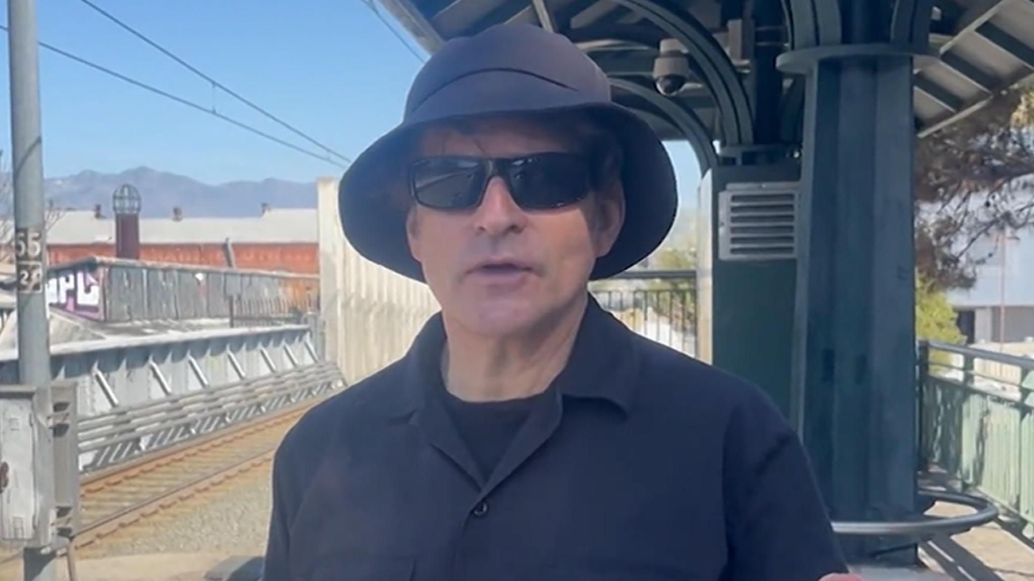 Crispin Glover de Regreso al futuro dice que las acusaciones de agresión no tienen fundamento