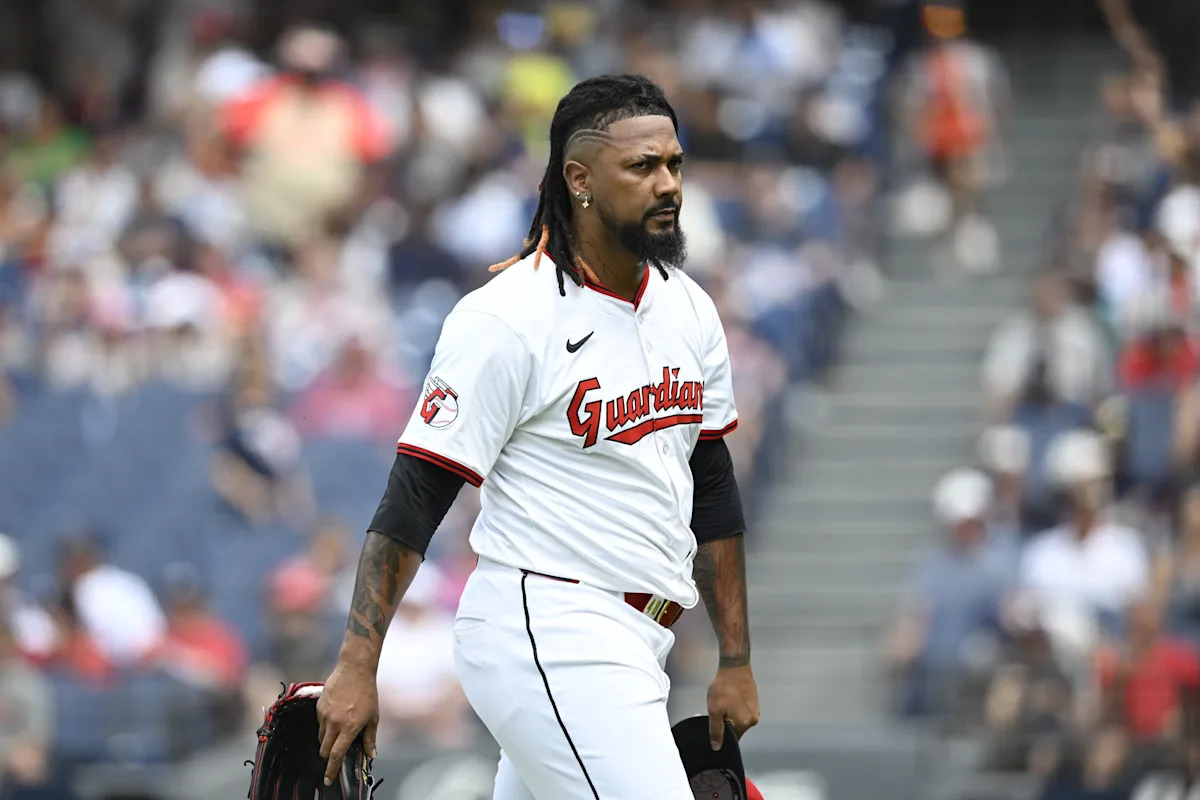 Los fiscales dicen que Emmanuel Clase manipuló el campo durante los playoffs de la MLB de 2024