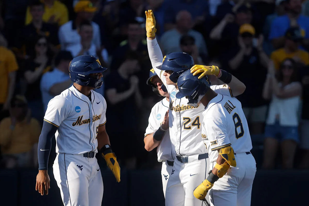West Virginia avanza a la primera Serie Mundial Universitaria masculina en la historia del programa, derrotando a Cal Poly en la NCAA Super Regional