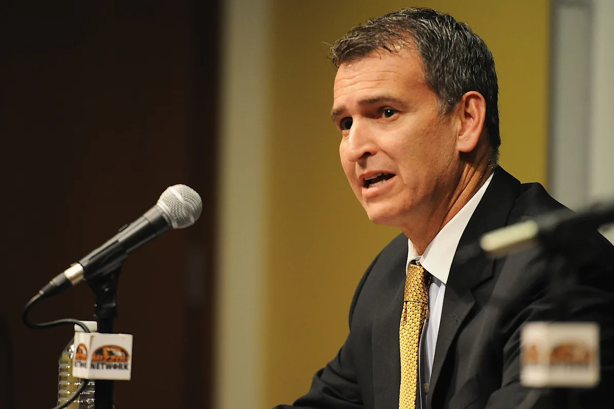 Baylor AD Mack Rhoades se despide después de una investigación interna sobre un presunto enfrentamiento con el jugador