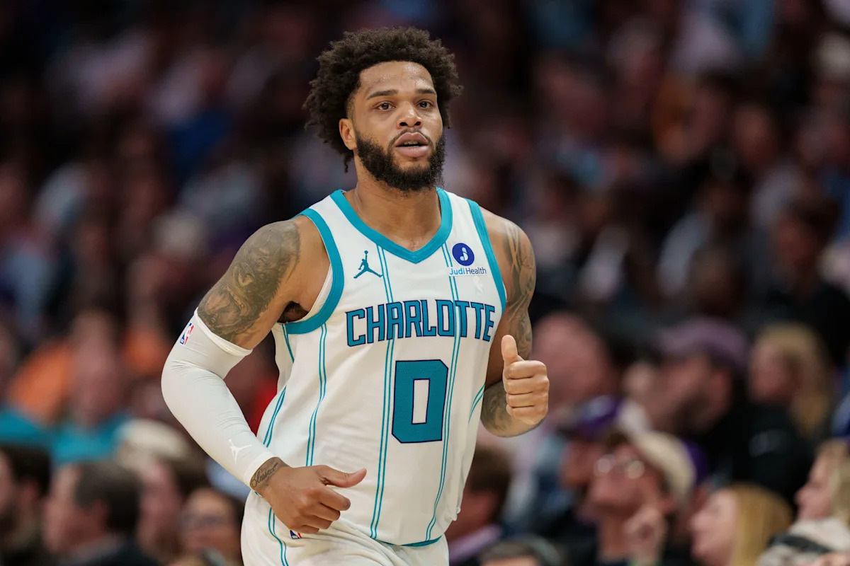 Se informa que los Hornets cambian a Miles Bridges a los Suns por Grayson Allen, Royce O’Neale, selección de primera ronda