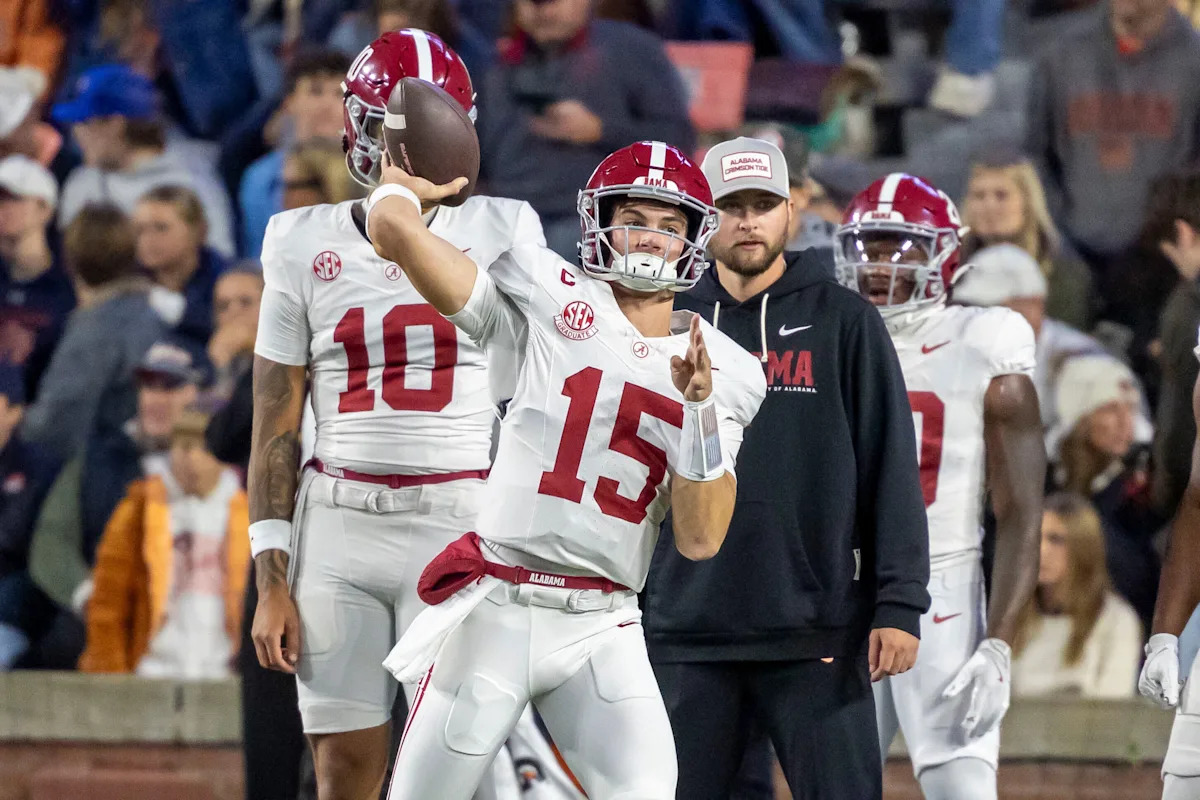 Apuestas, probabilidades y predicciones de fútbol americano universitario: las 3 mejores apuestas para hacer ahora, incluido un partido Alabama-Georgia