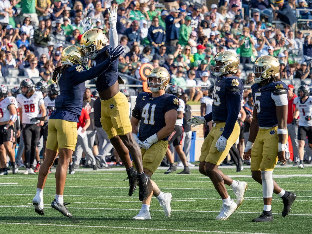 Notre Dame toma una ventaja de 21-0 sobre Syracuse antes de que la ofensiva salga al campo
