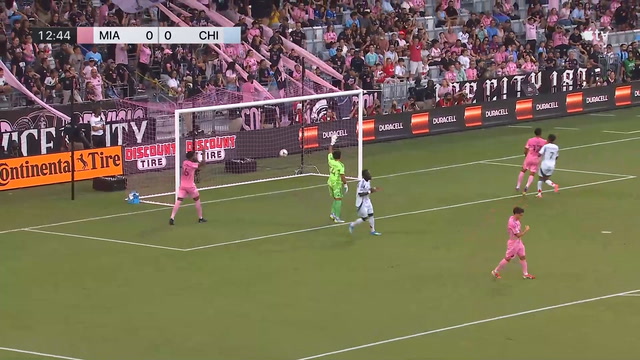 Inter Miami regresa del parón del Mundial con terrible gol en propia puerta, pero se lleva la victoria ante el Chicago Fire