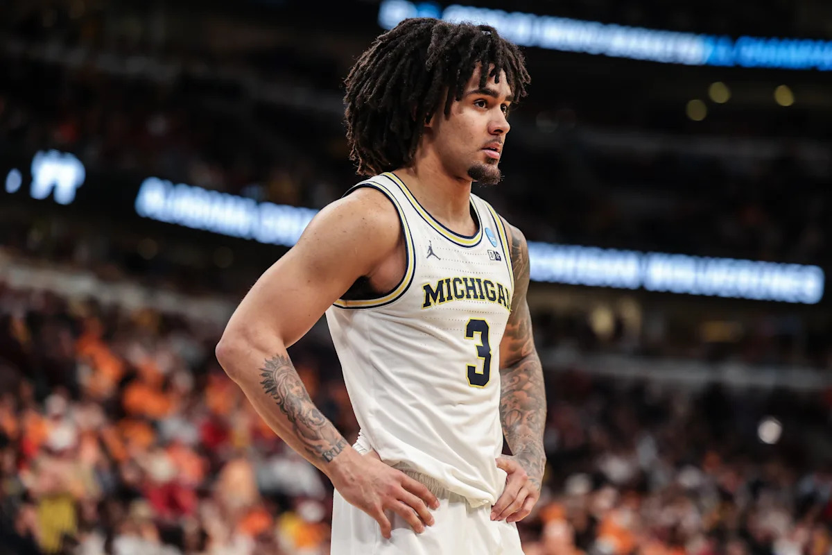 Michigan PG Elliot Gift ‘bien’ después de recibir atención médica por posible reacción alérgica, dice la escuela