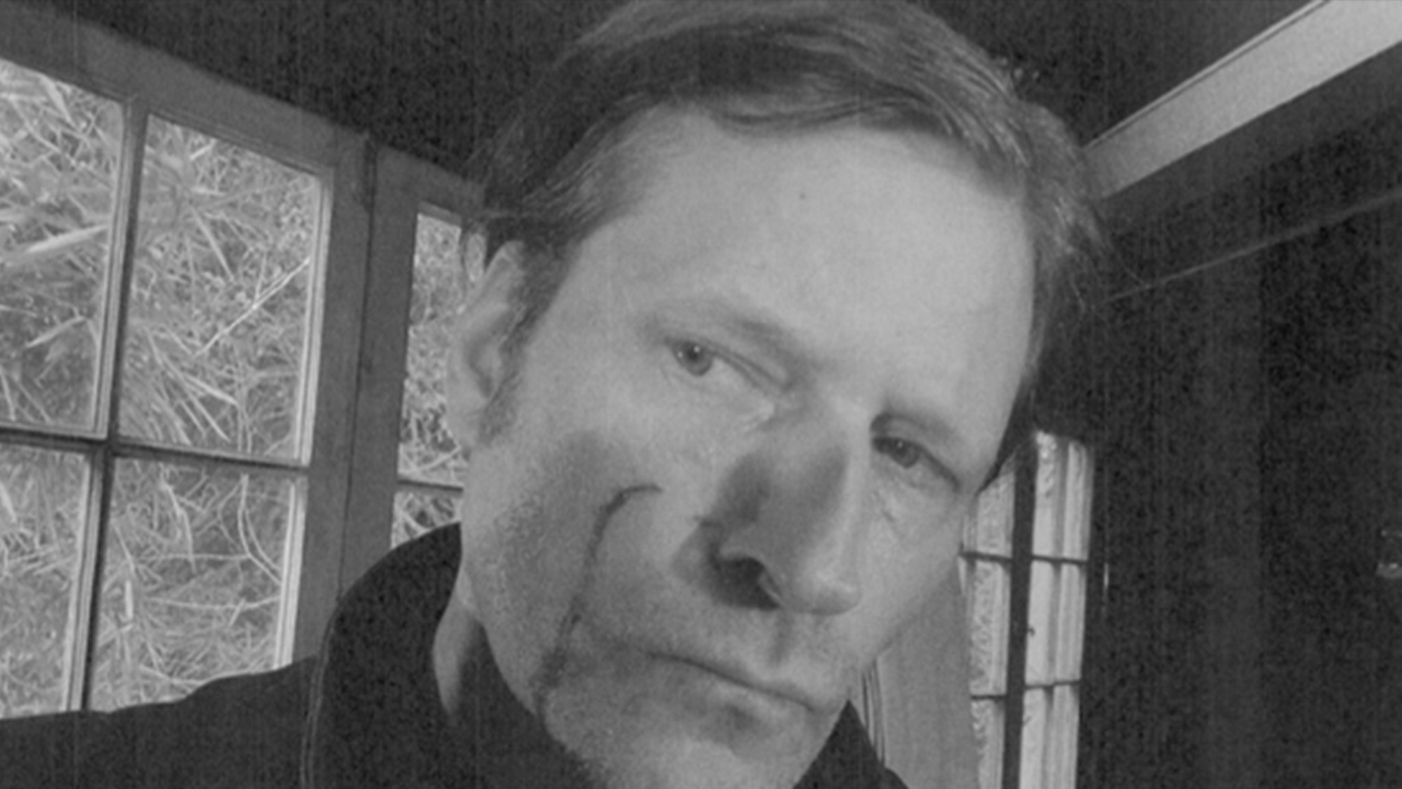 Crispin Glover de Regreso al futuro dice que las fotos prueban que su ex lo golpeó sangrientamente