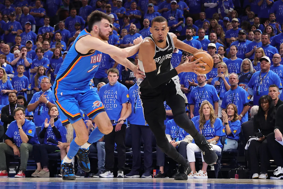 Victor Wembanyama de los Spurs y Chet Holmgren del Thunder encabezan el primer equipo totalmente defensivo de la NBA 2025-26