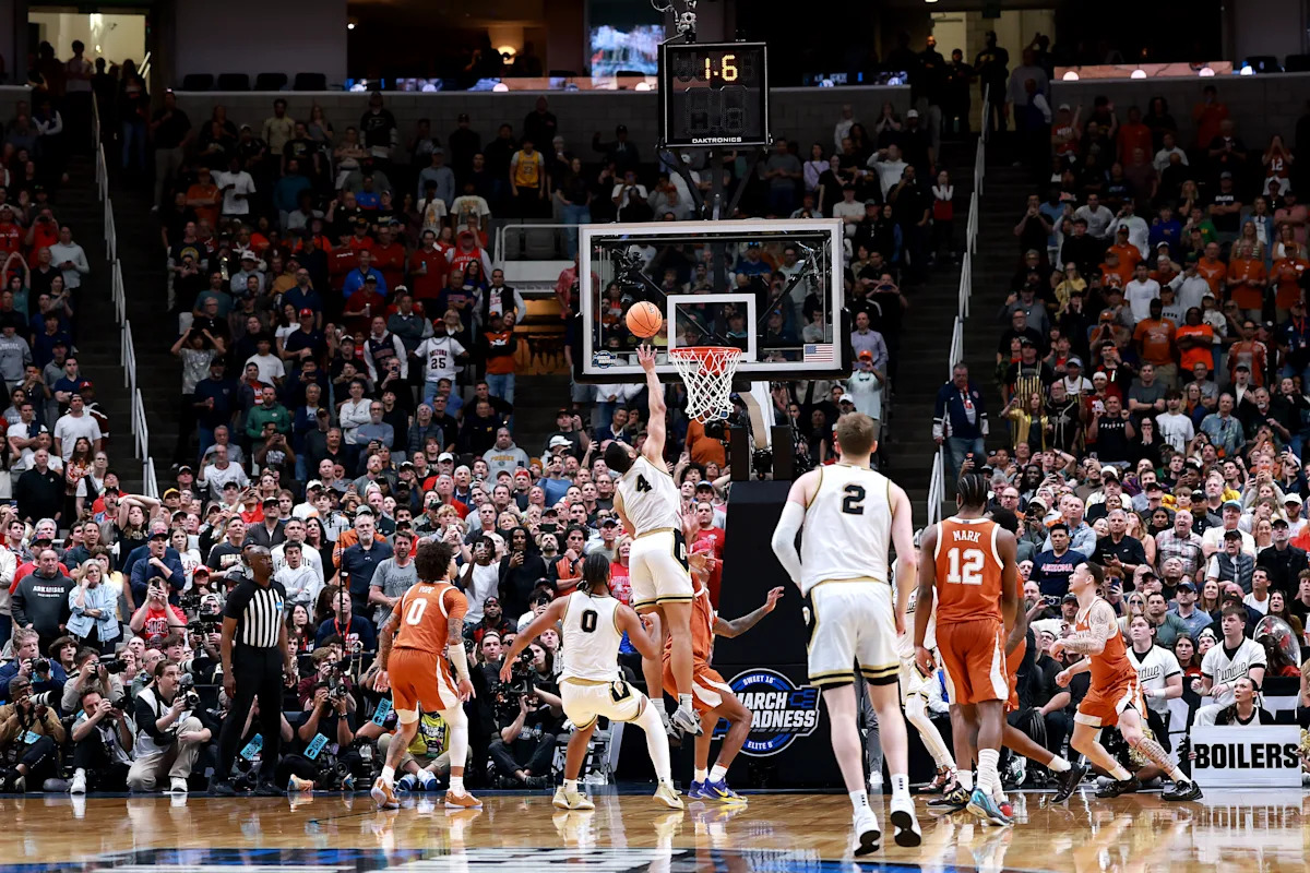 El retroceso de último segundo de Trey Kaufman-Renn eleva al No. 2 Purdue por encima del No. 11 Texas en el thriller Sweet 16
