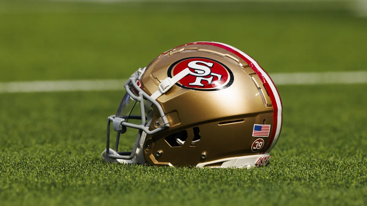 Se informa que el titular de 21 juegos de los 49ers está en ‘banco caliente’ al ingresar al campo de entrenamiento