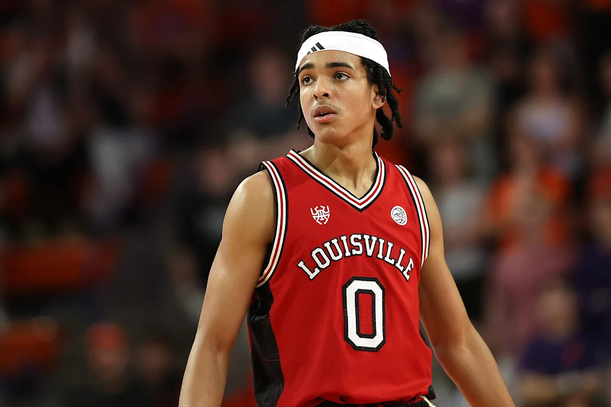 El estudiante de primer año de Louisville, Mikel Brown, se perderá el fin de semana inaugural del Torneo de la NCAA por una lesión en la espalda