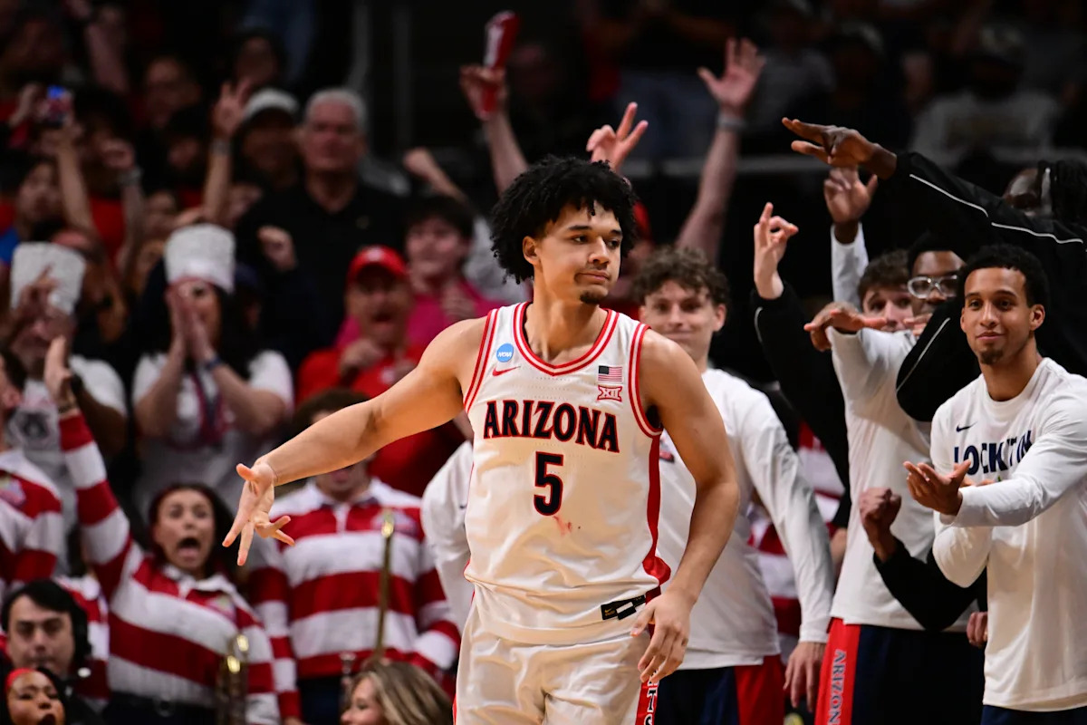 El No. 1 Arizona obtiene su primera aparición en la Final Four en 25 años con una victoria por 79-64 en Elite 8 sobre el No. 2 Purdue