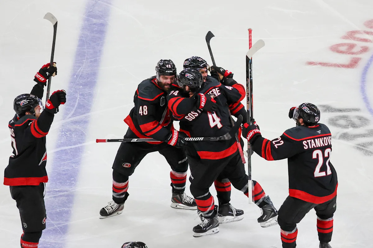 Golden Knights vs. Hurricanes: Cómo ver el tercer juego de la final de la Copa Stanley de la NHL 2026 esta noche
